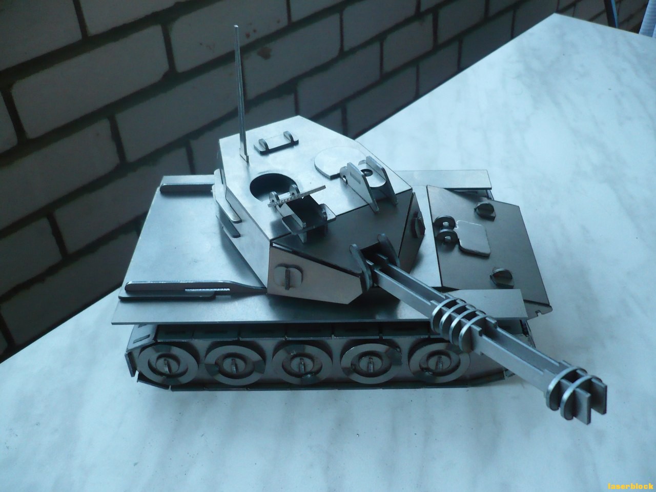 坦克激光切割模型图纸