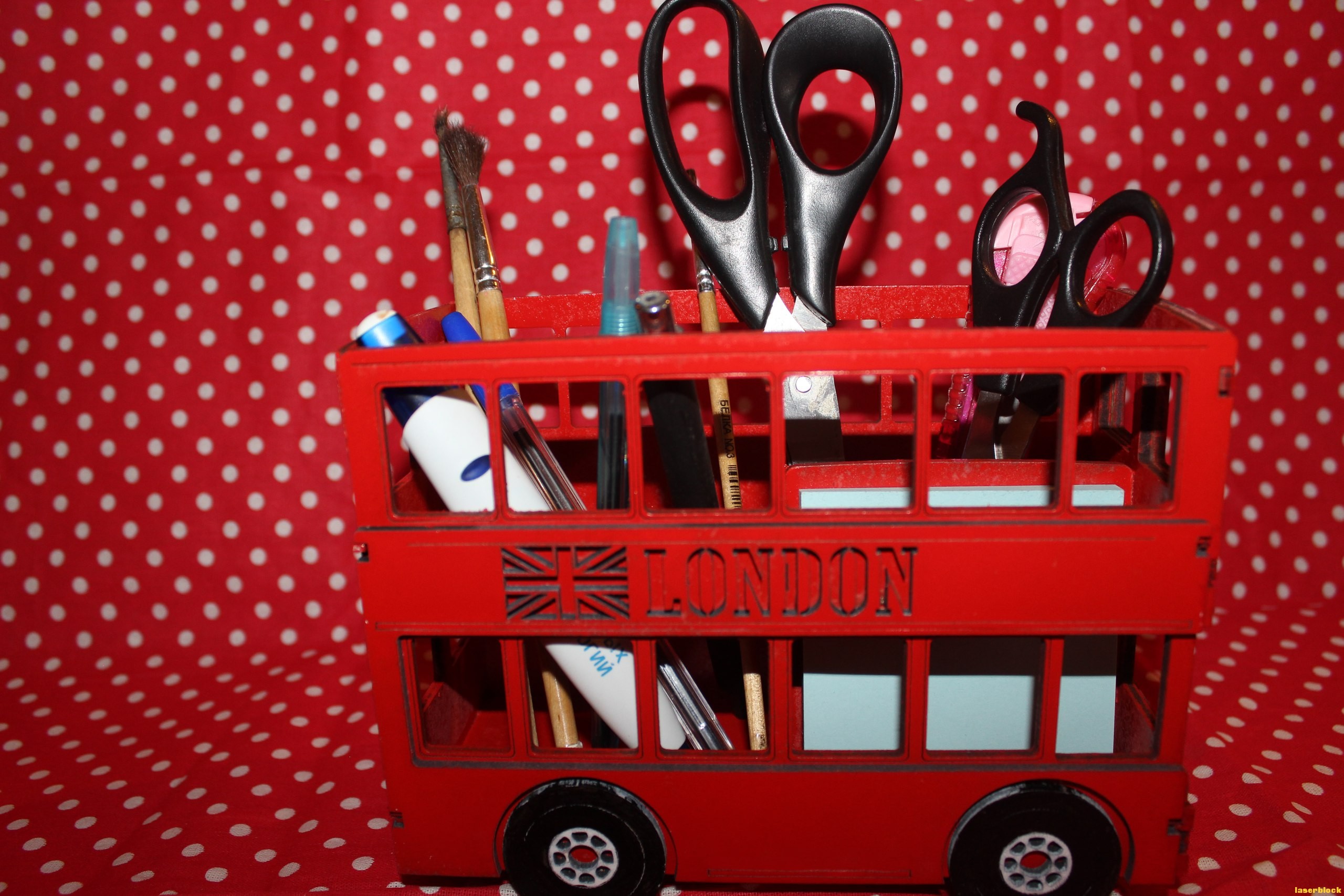伦敦巴士笔筒激光切割创意设计图